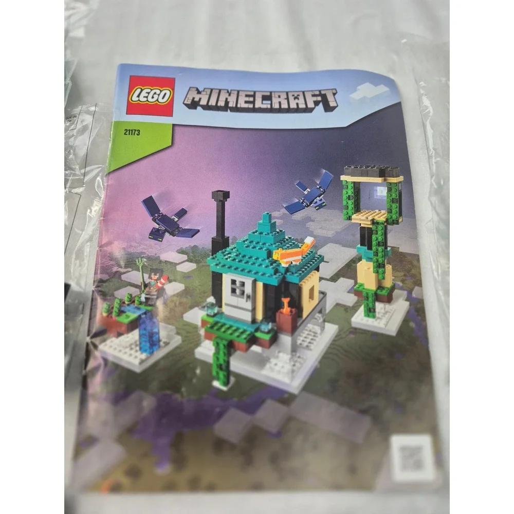 LEGO Minecraft The‎ Sky Tower 21173 Multicolor Building Set Like New
